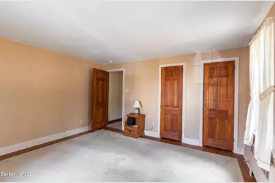 156 E New Lenox Rd, Pittsfield, MA 01201 - Photo 28