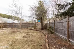 153 Sherwood Dr, Pittsfield, MA 01201 - Photo 12