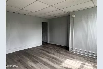 37 Melville St, Pittsfield, MA 01201 - Photo 10