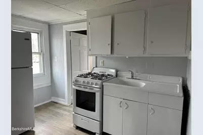 37 Melville St, Pittsfield, MA 01201 - Photo 18