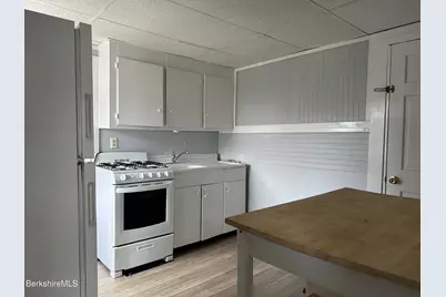 37 Melville St, Pittsfield, MA 01201 - Photo 16