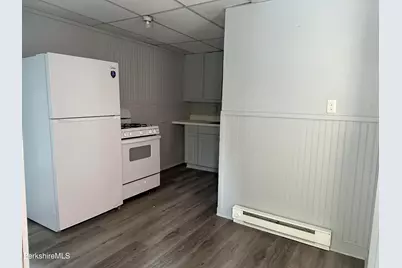 37 Melville St, Pittsfield, MA 01201 - Photo 6