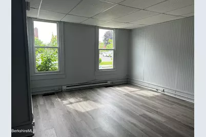 37 Melville St, Pittsfield, MA 01201 - Photo 8