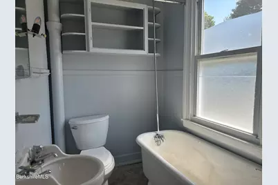 37 Melville St, Pittsfield, MA 01201 - Photo 30