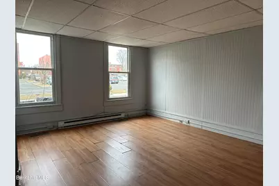 37 Melville St, Pittsfield, MA 01201 - Photo 10