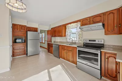 12 Sherrill Ave, Pittsfield, MA 01201 - Photo 8