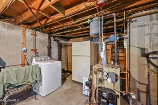 8 Alba Ave, Pittsfield, MA 01201 - Photo 32