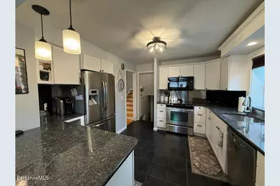 38 Rockland Dr, Pittsfield, MA 01201 - Photo 6