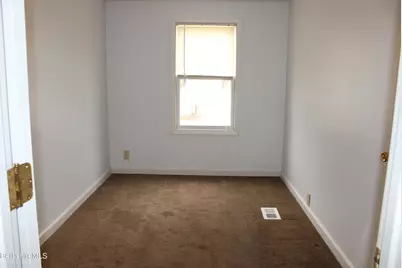 26 Lakewood Cir, Pittsfield, MA 01201 - Photo 16