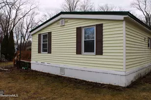 26 Lakewood Cir, Pittsfield, MA 01201 - Photo 4