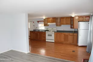 26 Lakewood Cir, Pittsfield, MA 01201 - Photo 10