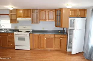 26 Lakewood Cir, Pittsfield, MA 01201 - Photo 8