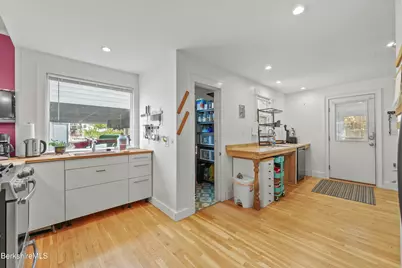 82 Cherry St, North Adams, MA 01247 - Photo 10