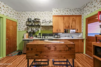 474 Tyler St, Pittsfield, MA 01201 - Photo 8