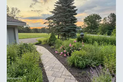 26 Westbrook Ter, Pittsfield, MA 01201 - Photo 4