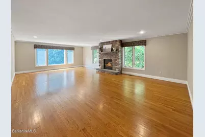 26 Westbrook Ter, Pittsfield, MA 01201 - Photo 10