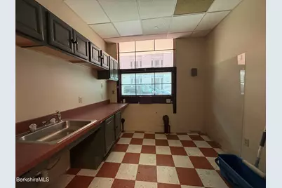 1 Fenn St, Pittsfield, MA 01201 - Photo 16