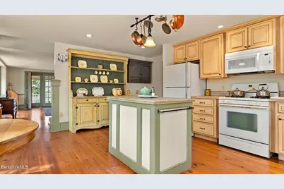 260 Maple Ave, Great Barrington, MA 01230 - Photo 12