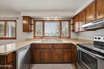 55 Crystal St, Pittsfield, MA 01201 - Photo 18