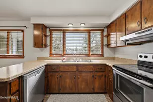 55 Crystal St, Pittsfield, MA 01201 - Photo 18