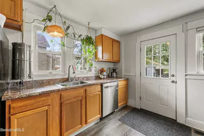 27 Morgan St, Pittsfield, MA 01201 - Photo 16