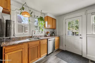 27 Morgan St, Pittsfield, MA 01201 - Photo 16