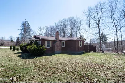 28 Adell St, Pittsfield, MA 01201 - Photo 4