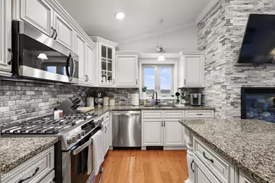 200 Narragansett Ave, Lanesborough, MA 01237 - Photo 18