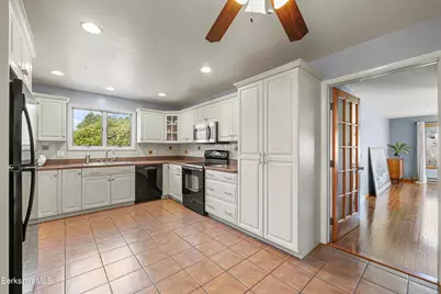 43 Baldwin Ave, Pittsfield, MA 01201 - Photo 12