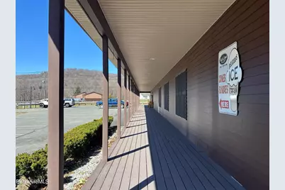 20 Williamstown Rd, Lanesborough, MA 01237 - Photo 10