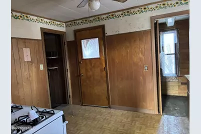 31 William St, Chester, MA 01011 - Photo 4