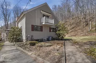 56 Victoria Ln, Lanesborough, MA 01237 - Photo 4