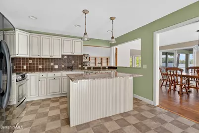 122 Blythewood Dr, Pittsfield, MA 01201 - Photo 16