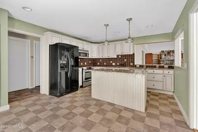 122 Blythewood Dr, Pittsfield, MA 01201 - Photo 18