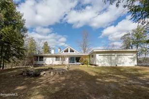 122 Blythewood Dr, Pittsfield, MA 01201 - Photo 6