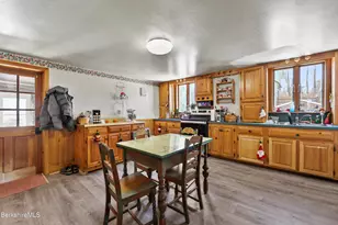 26 Crosier Ave, Pittsfield, MA 01201 - Photo 4