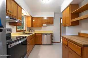 8 Stillwell St, Great Barrington, MA 01230 - Photo 10