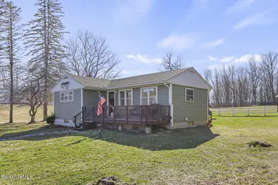 31 New Windsor Rd, Hinsdale, MA 01235 - Photo 2