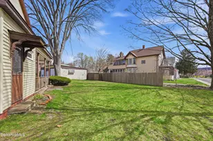 17 Adams St, Easthampton, MA 01027 - Photo 8
