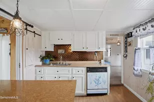 156 Chapel St, Pittsfield, MA 01201 - Photo 26