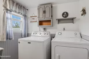 156 Chapel St, Pittsfield, MA 01201 - Photo 20