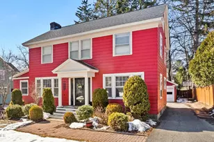42 Lexington Pkwy, Pittsfield, MA 01201 - Photo 2
