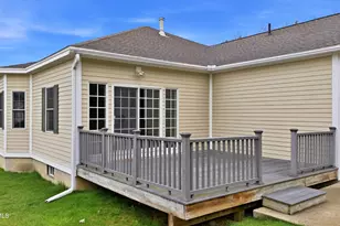 32 Aspen Way, Pittsfield, MA 01201 - Photo 4