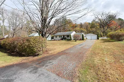 16 E New Lenox Rd, Lenox, MA 01240 - Photo 2