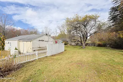 16 E New Lenox Rd, Lenox, MA 01240 - Photo 32