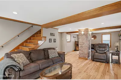 37 Alger St, Adams, MA 01220 - Photo 10
