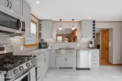 37 Alger St, Adams, MA 01220 - Photo 20