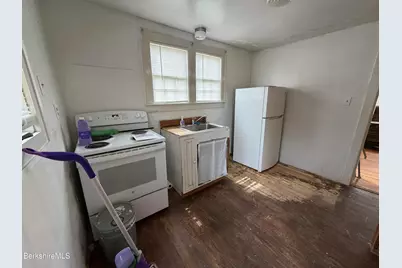 19 Upland Rd, Pittsfield, MA 01201 - Photo 8