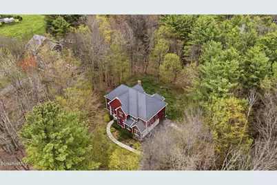 9 Eastbrook Ln, Pittsfield, MA 01201 - Photo 4