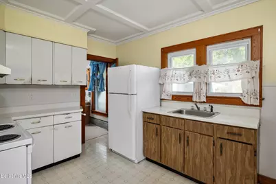 93 North St, North Adams, MA 01247 - Photo 6